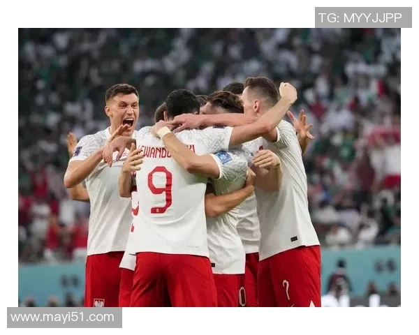 足球明星醉酒事件曝光 深夜街头迷失引发广泛关注