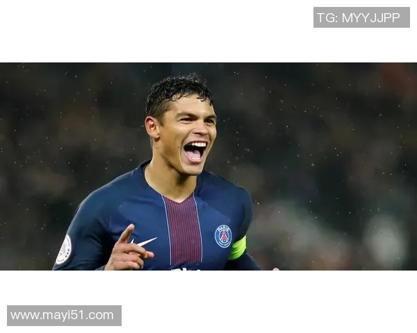 足球球星极限控球过杆展示速度与技巧完美融合